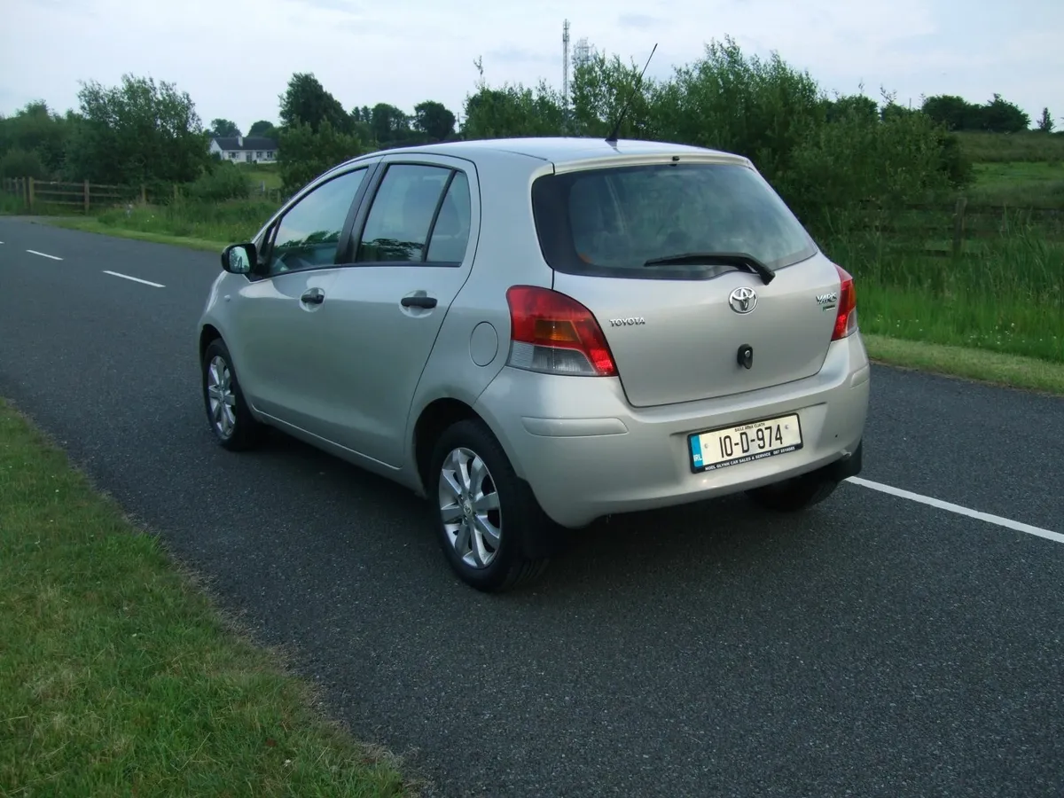 Toyota Yaris 2010 - Image 2