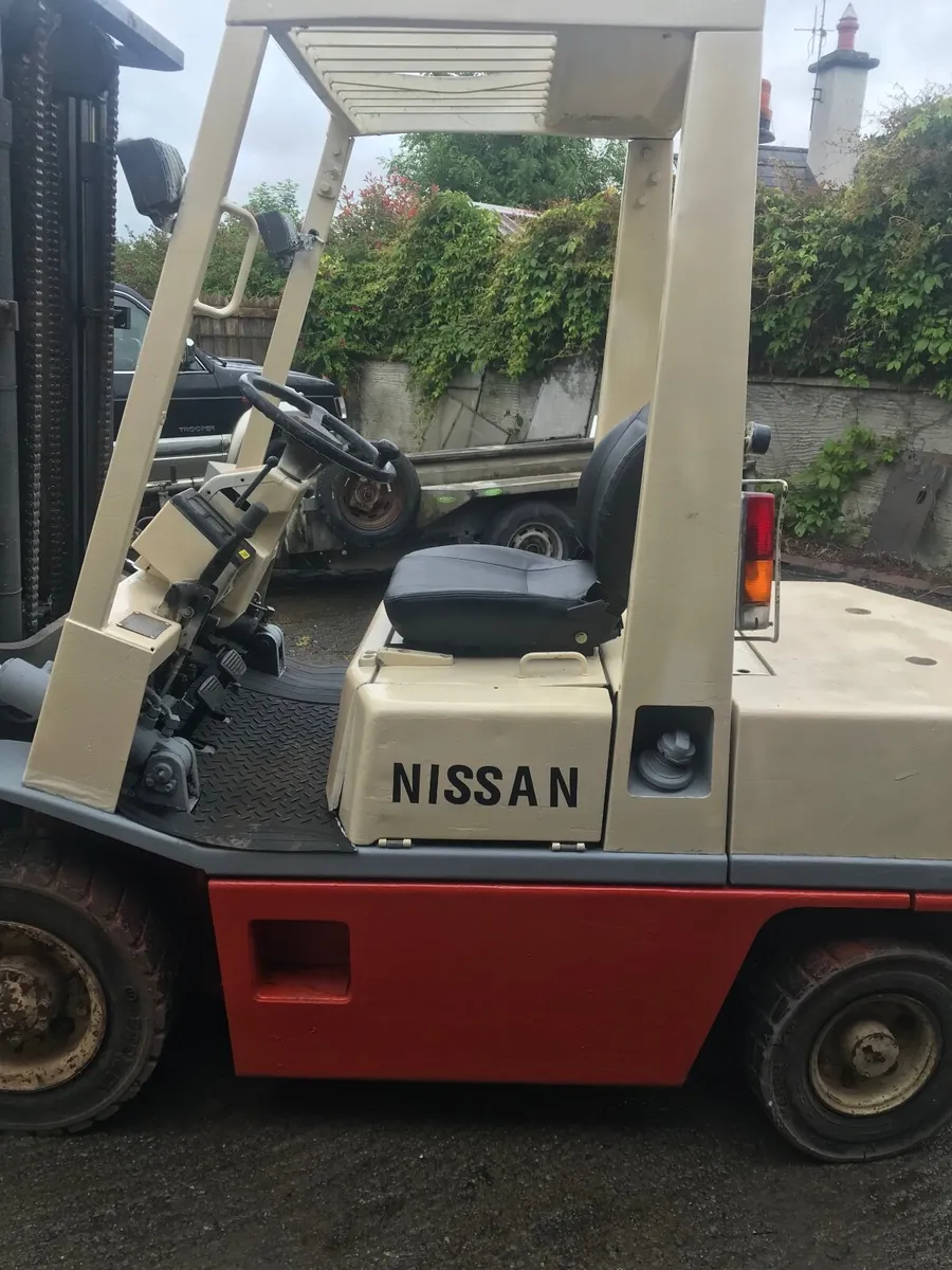 Nissan forklift  2.5 ton diesel - Image 1