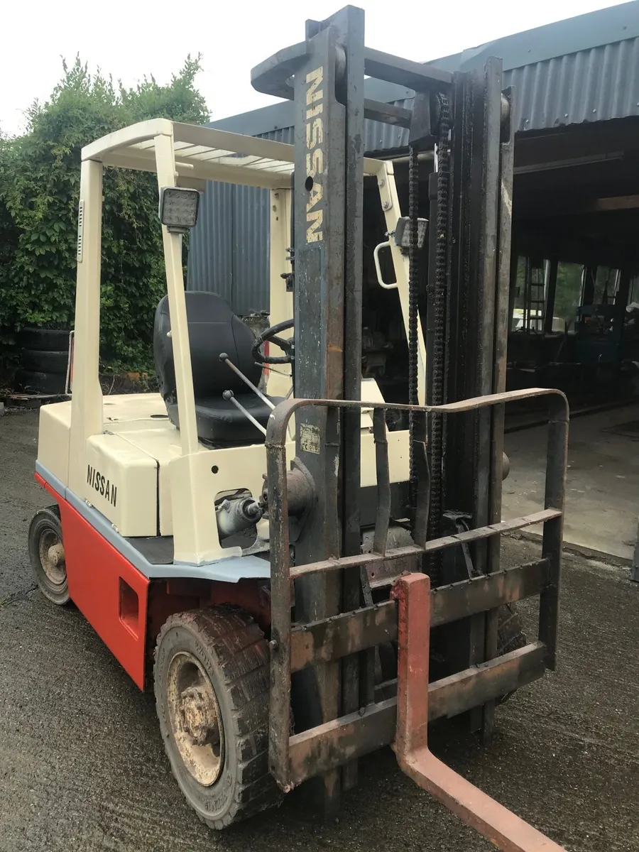 Nissan forklift  2.5 ton diesel - Image 3