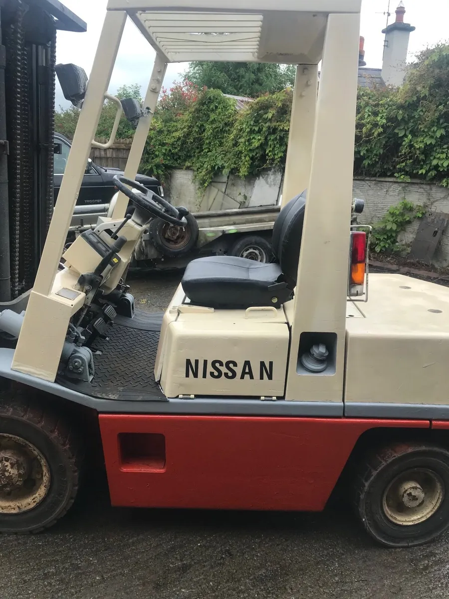Nissan forklift  2.5 ton diesel - Image 4