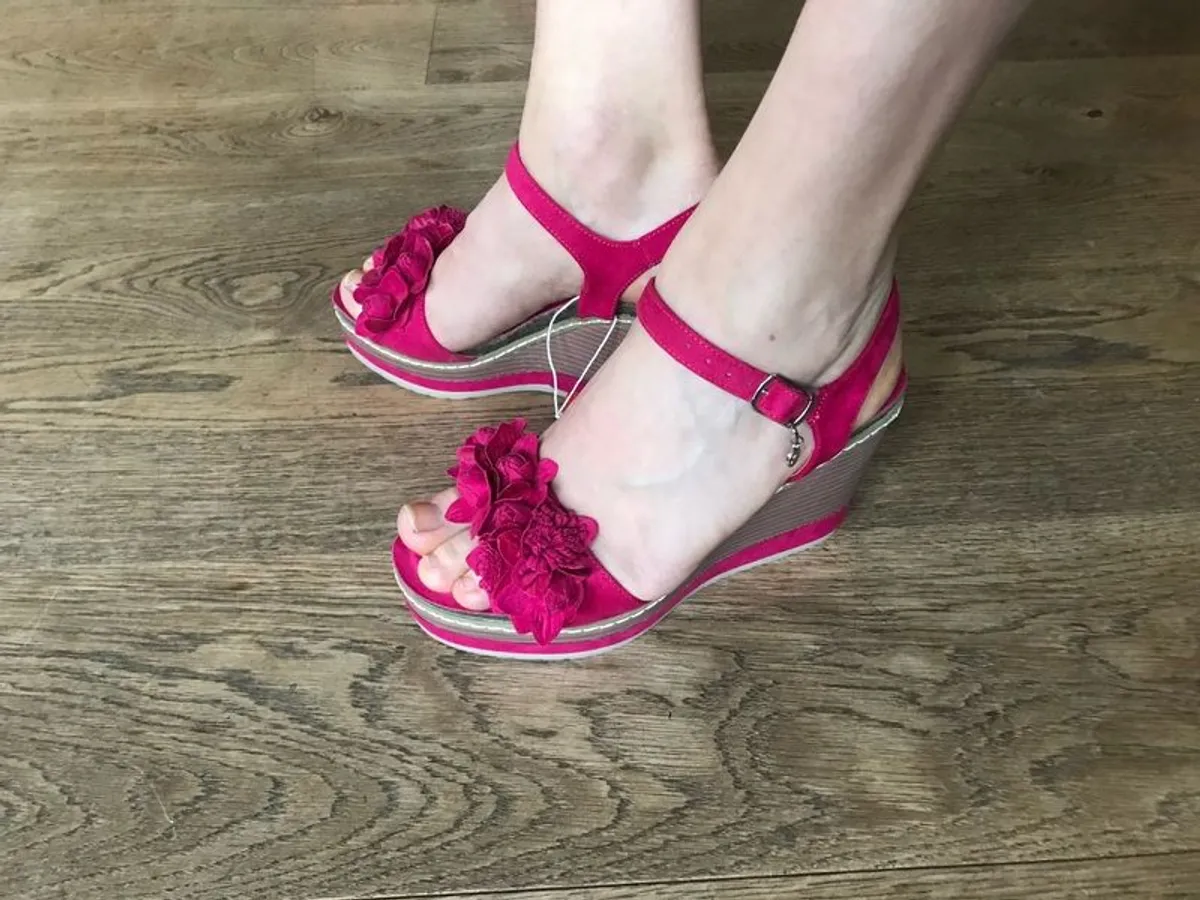 Sandal Wedges Wonen's size 5(38) - Image 3