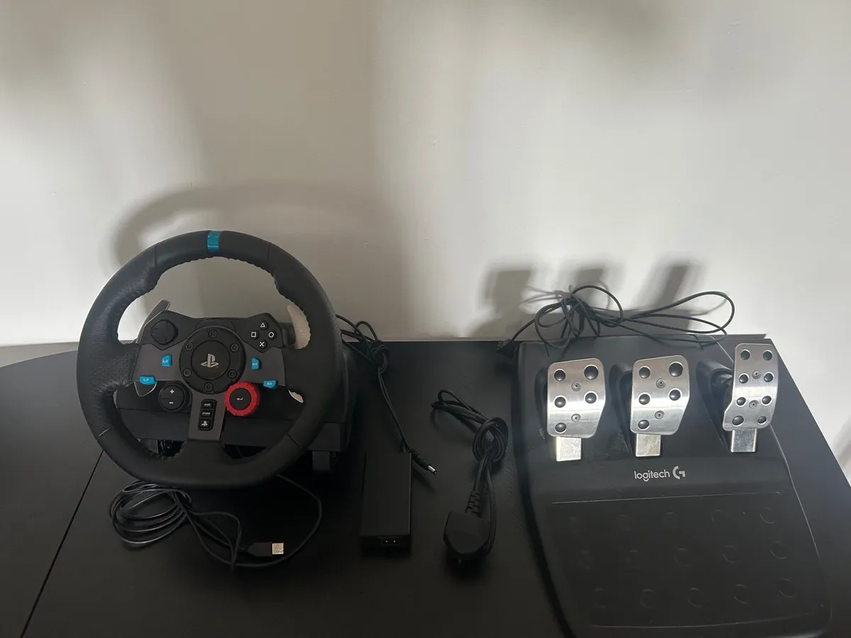 Logitech g29 steering wheel - Image 1
