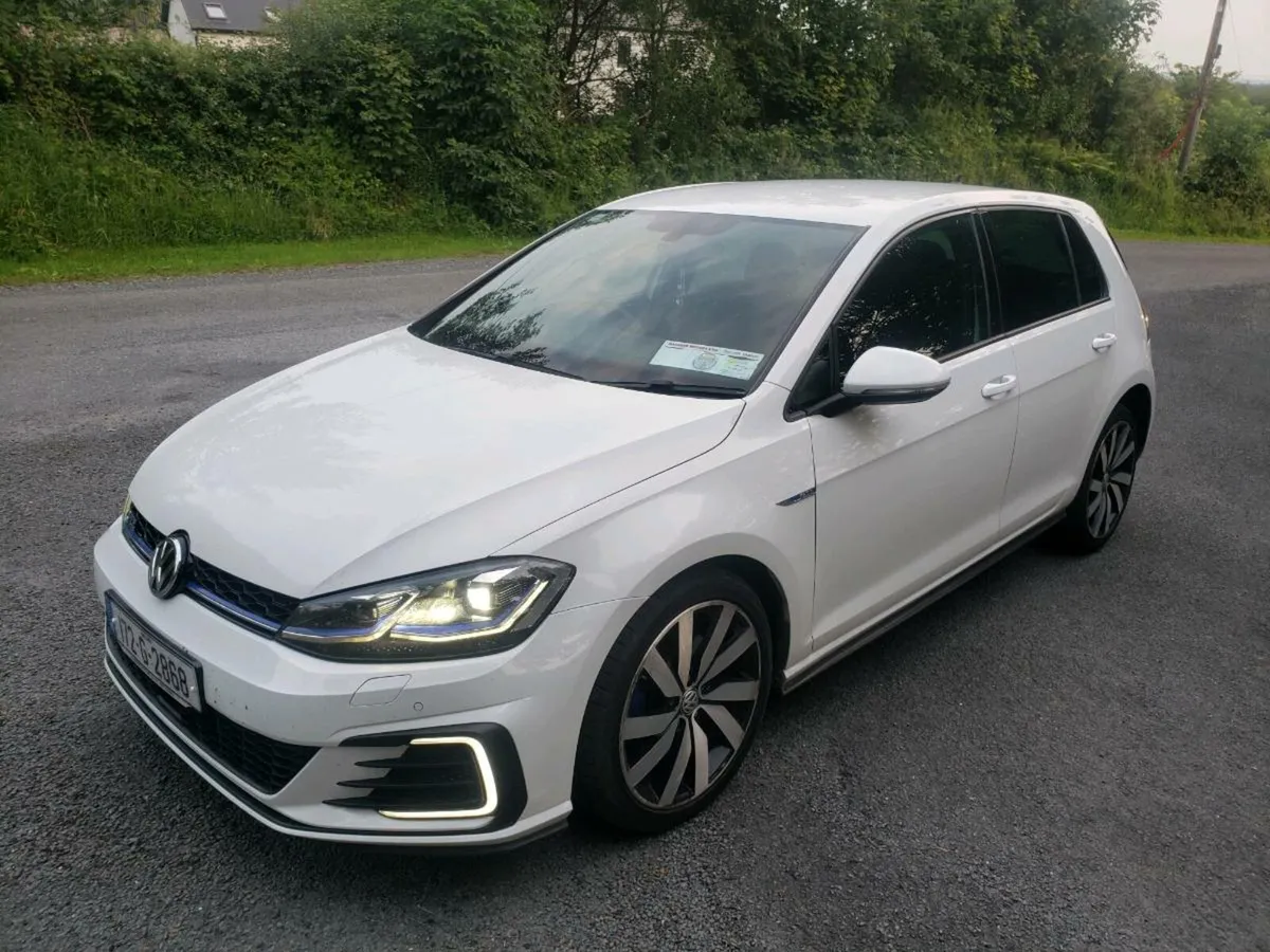 2017 Volkswagen Golf GTE 1.4 TSI - Image 3