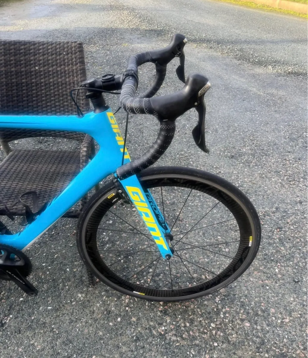 2018 Giant  Propel   Men's Road Bike - Image 4