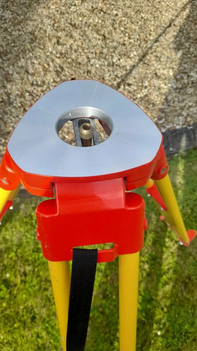 Tripod - Image 1