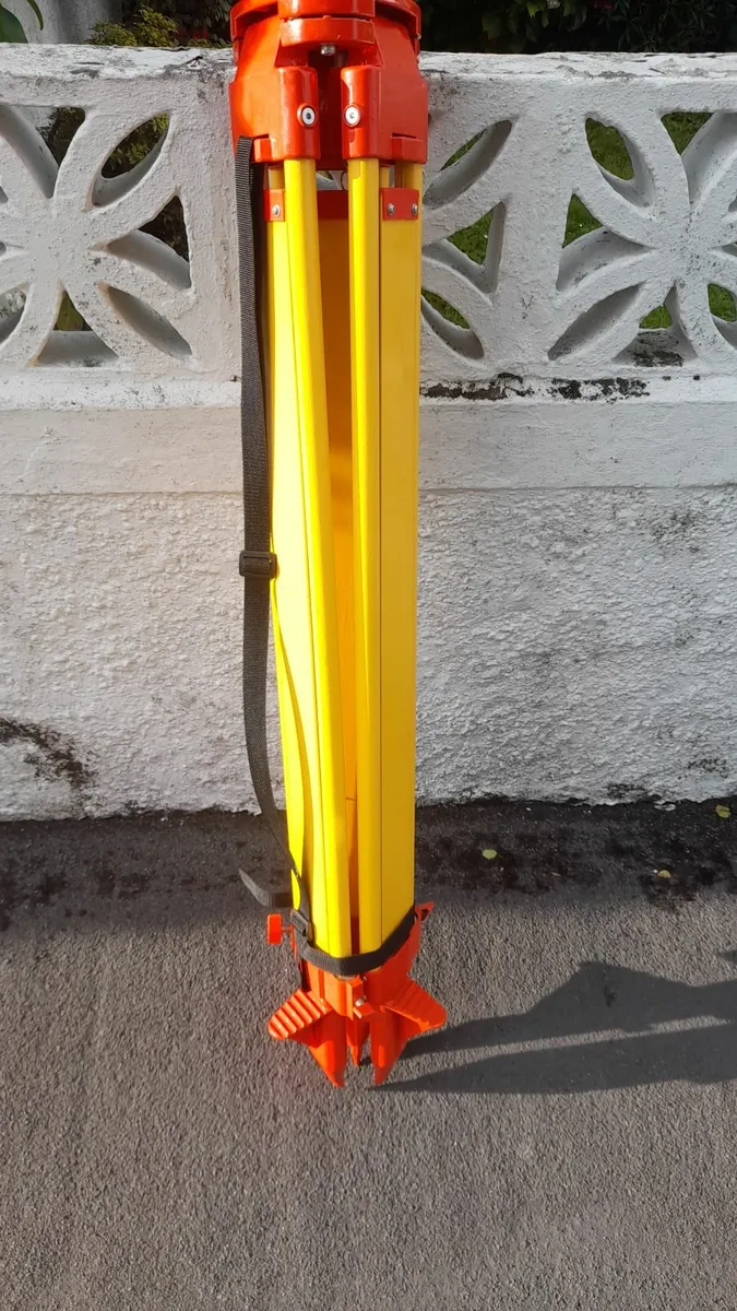 Tripod - Image 2