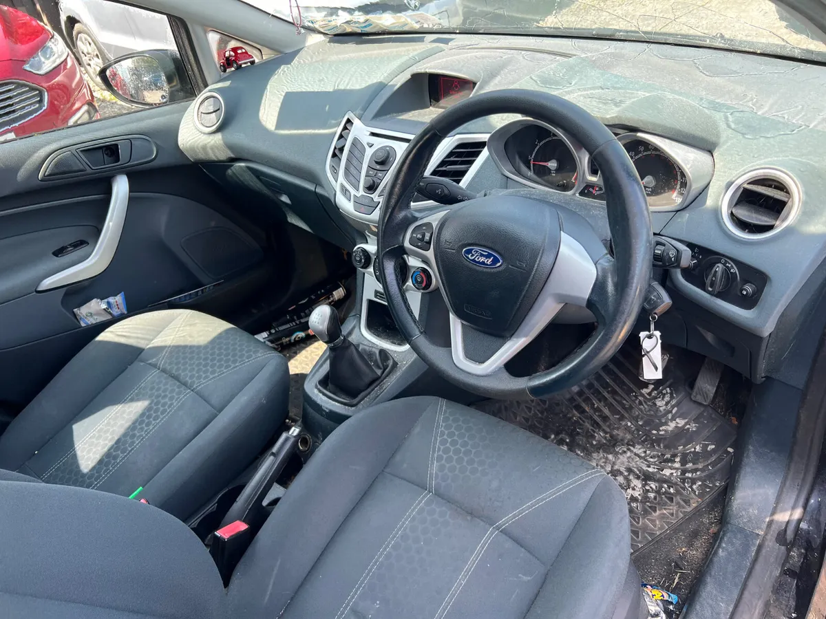 2011 Ford Fiesta 1.25 pet drive away - Image 3