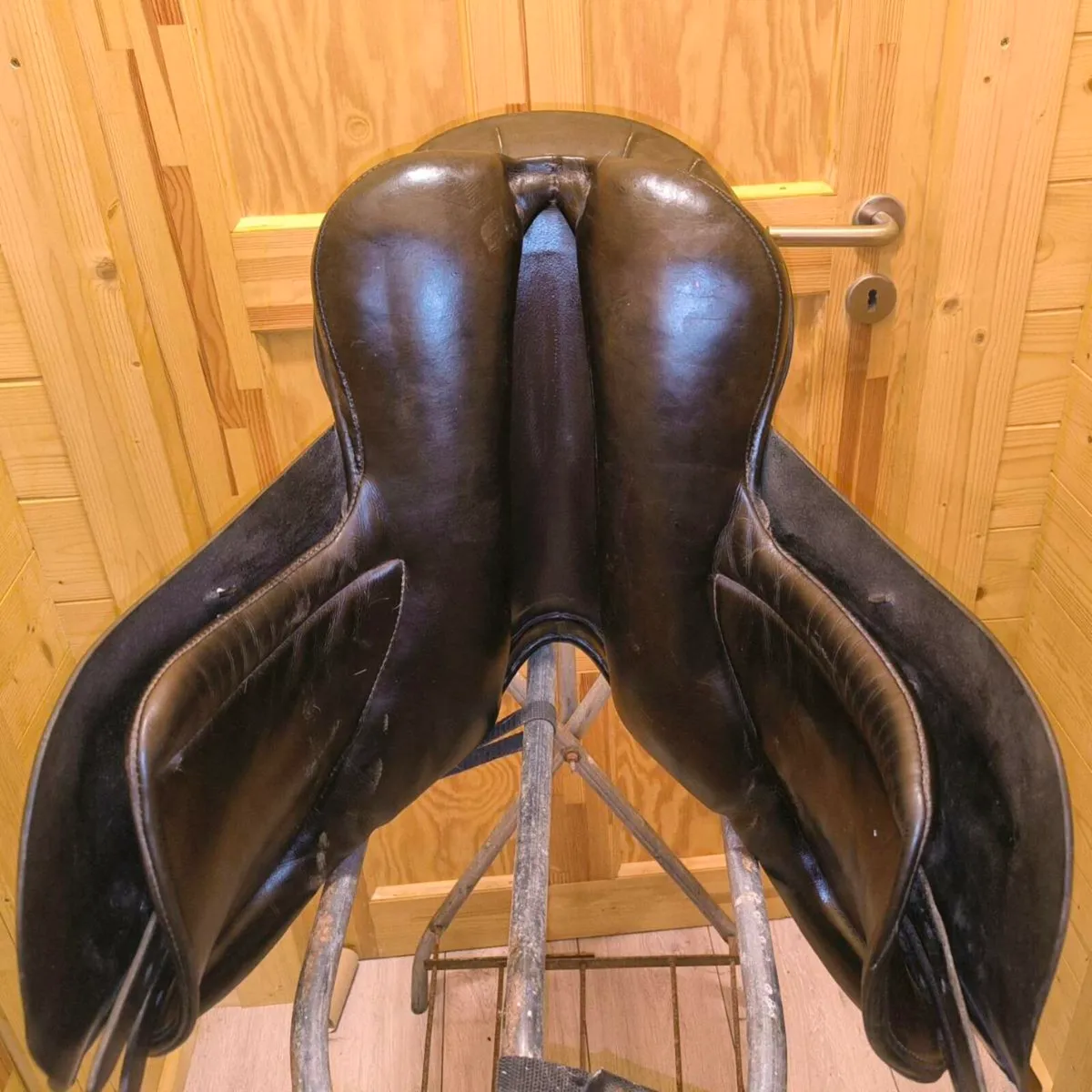 Excellent Berney Saddle 16.5 - Image 2