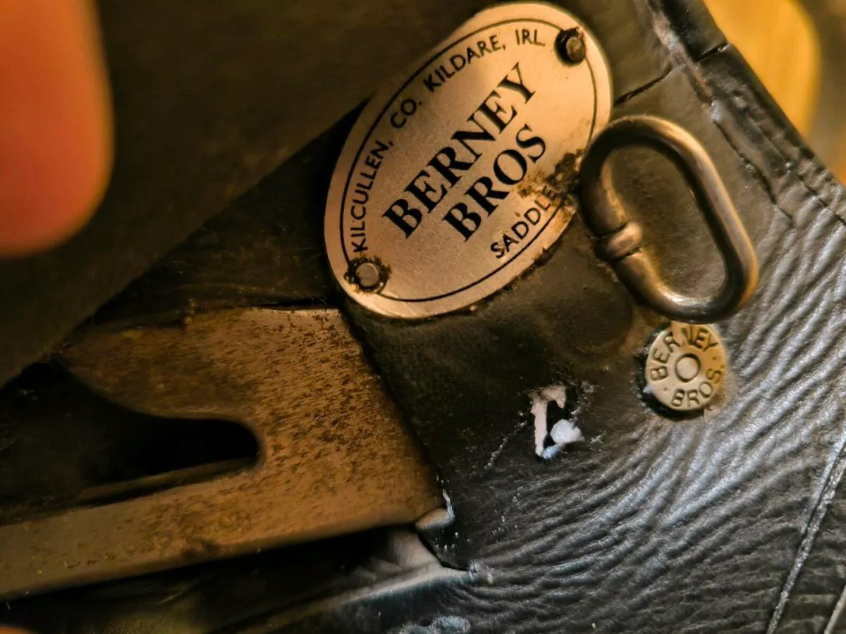Excellent Berney Saddle 16.5 - Image 3