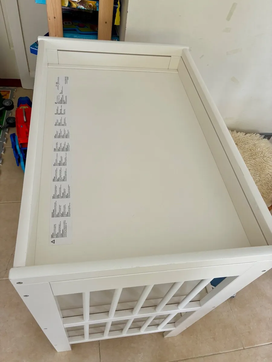 Changing table - Image 2