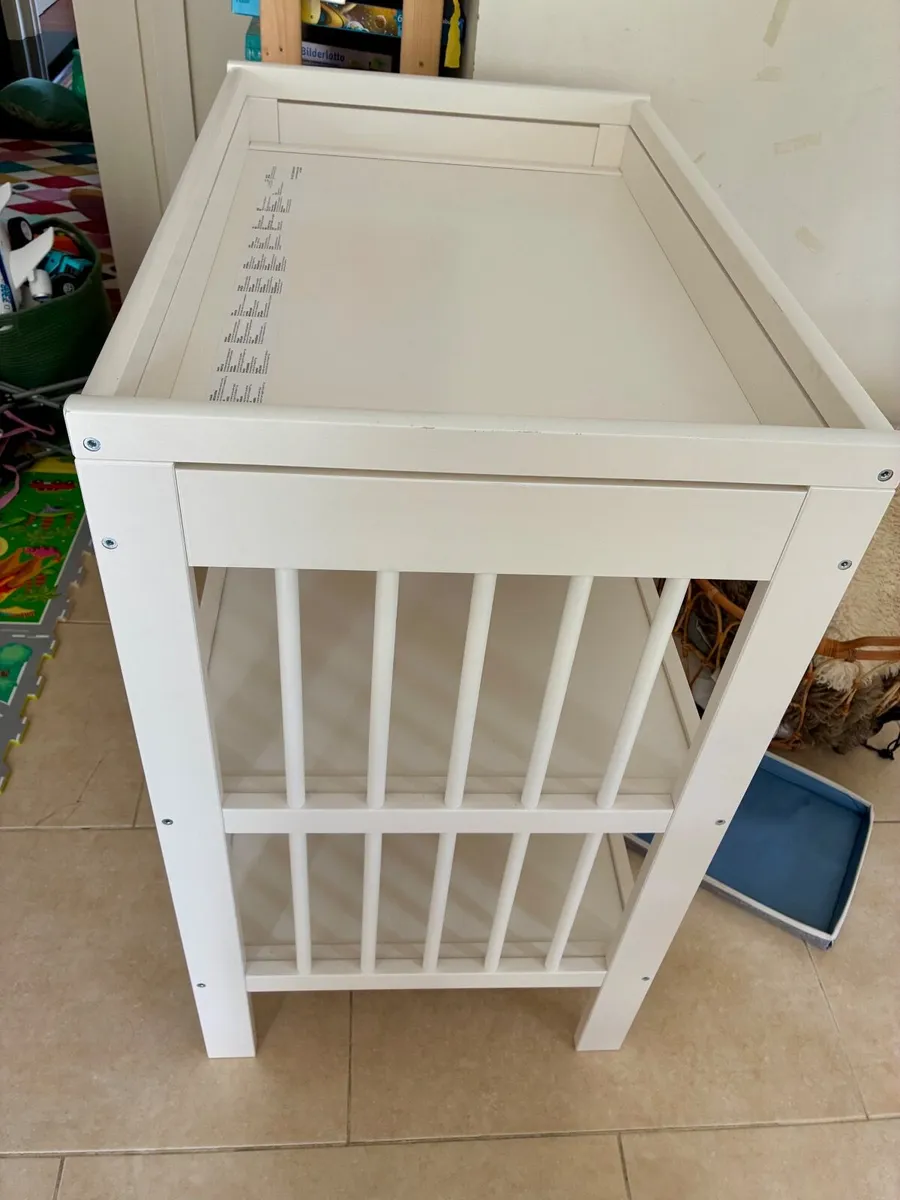 Changing table - Image 3
