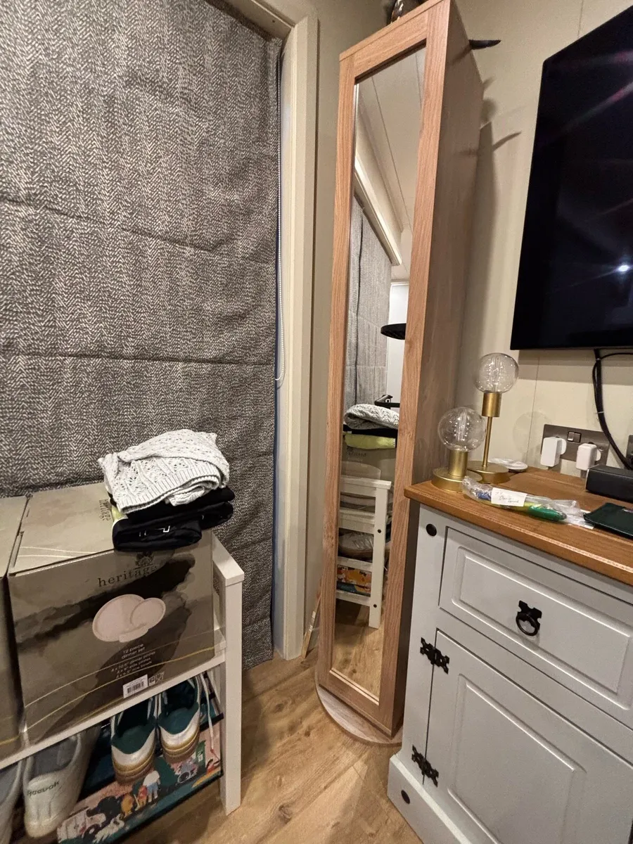 Shoe rack/Mirror - Image 2