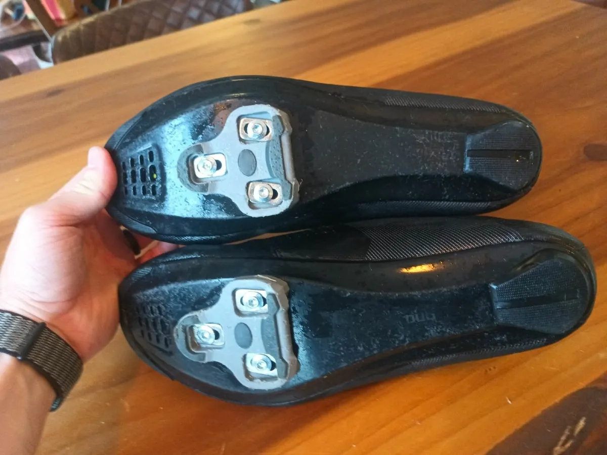 Shimano RC1 Cycling Shoes and Cleats - Image 2
