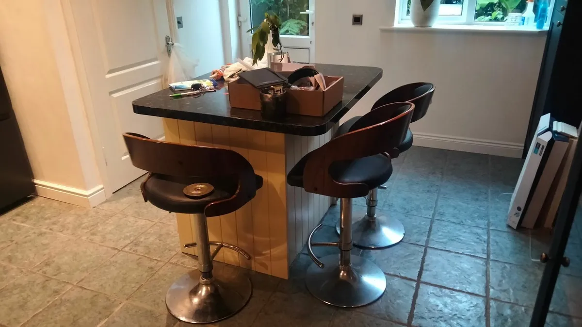 Kitchen island stools