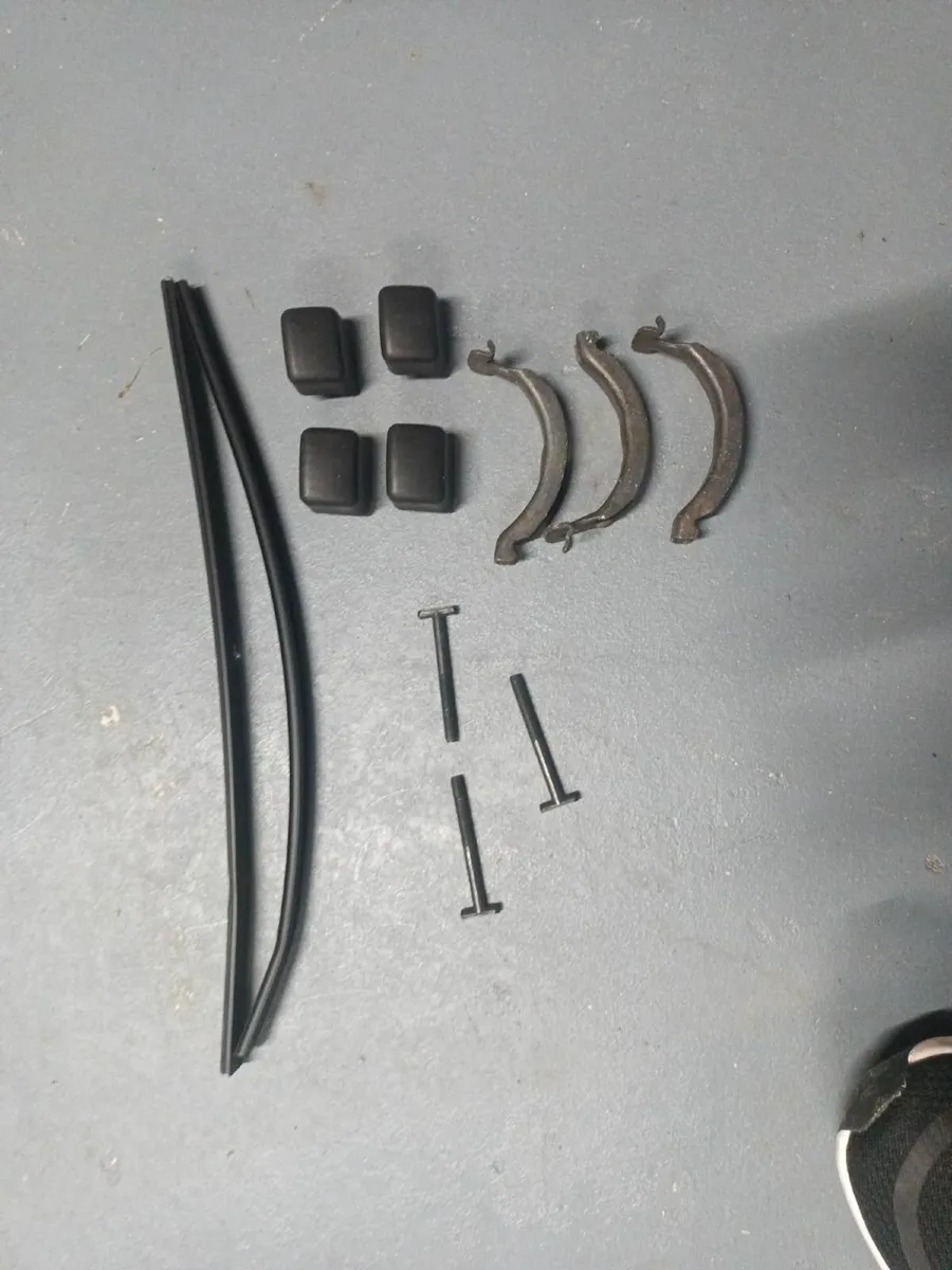 Thule Roof Rack and Mounting System - Image 3