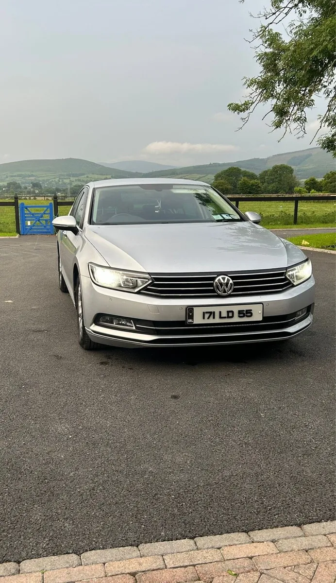 Volkswagen Passat 1.6 blue motion - Image 1