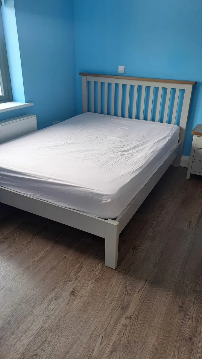 Double bed - Image 1