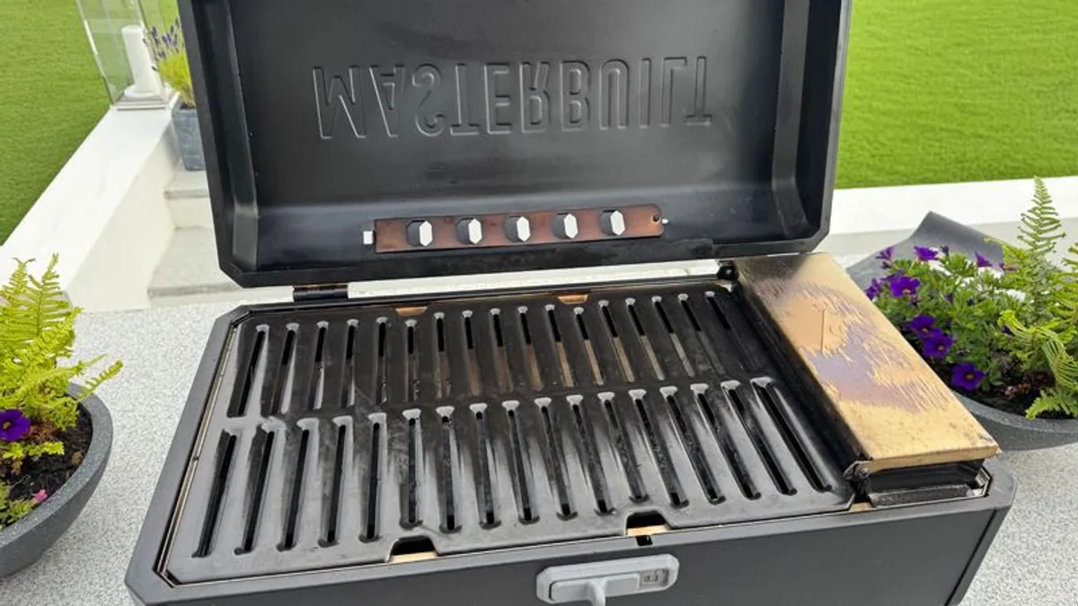 MasterBuilt Portable Charcoal BBQ Grill w/Cart - Image 3