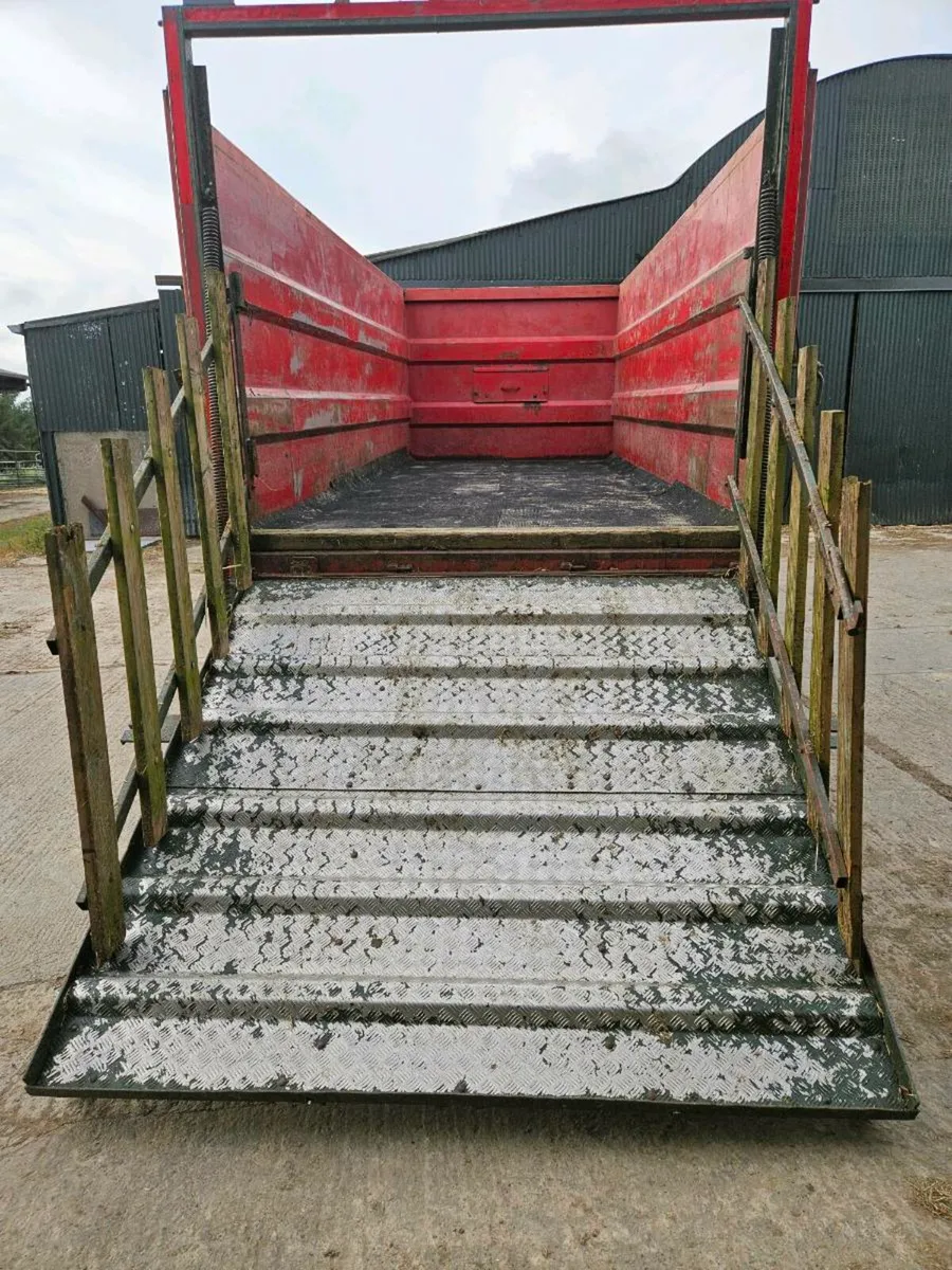 Livestock ramp for grain trailer - Image 2