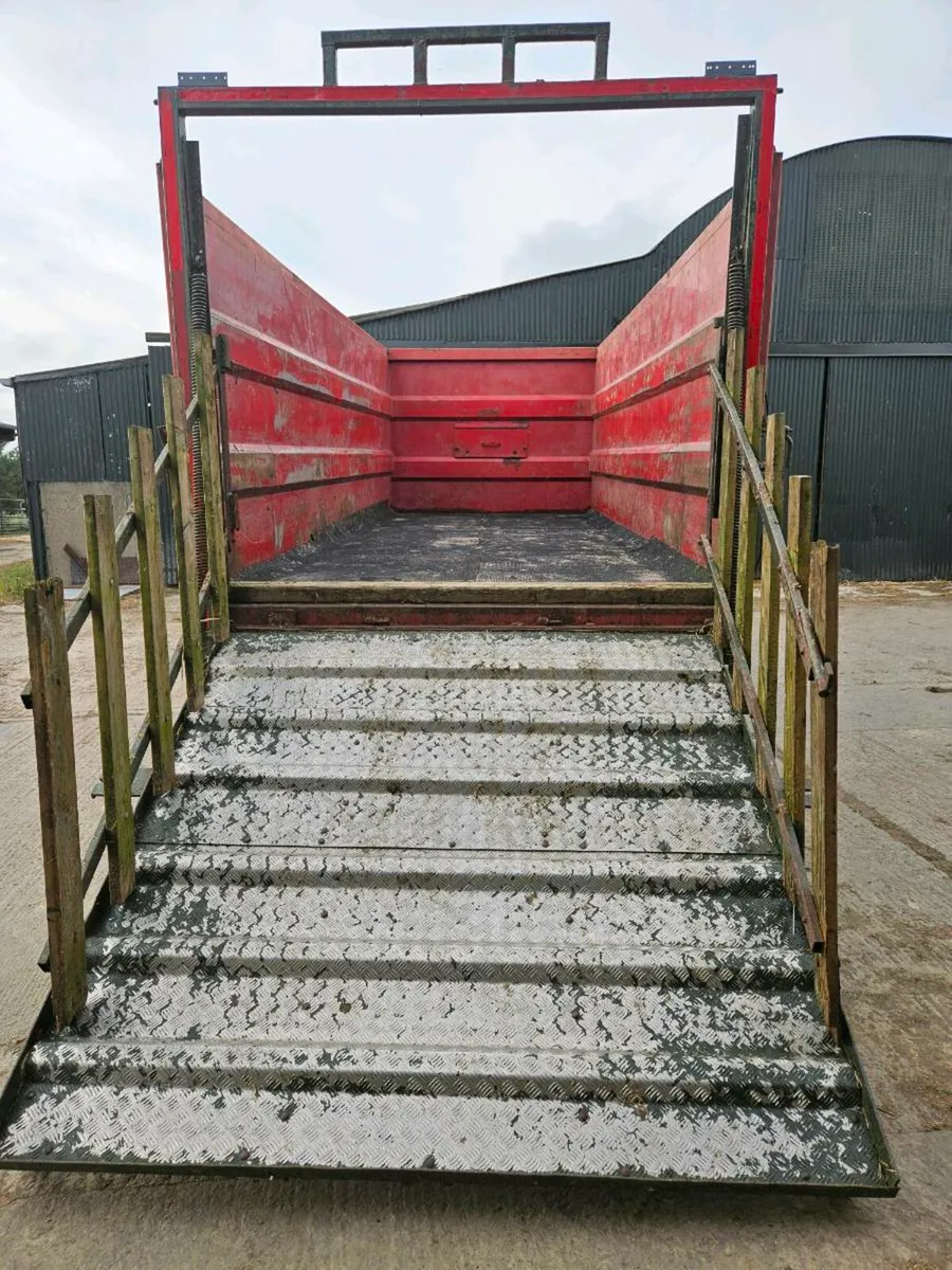 Livestock ramp for grain trailer - Image 3
