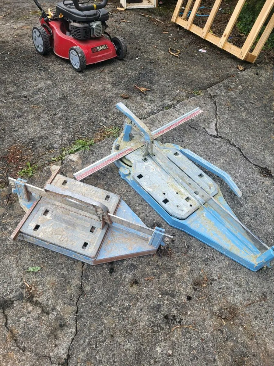 2 Tile Cutters