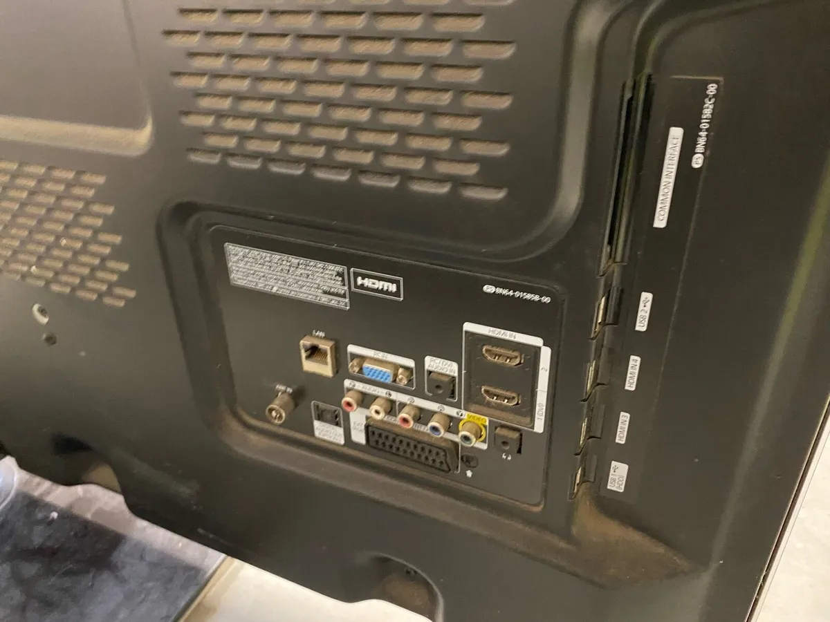Samsung 51 inch flat screen plasma plus other bits - Image 3