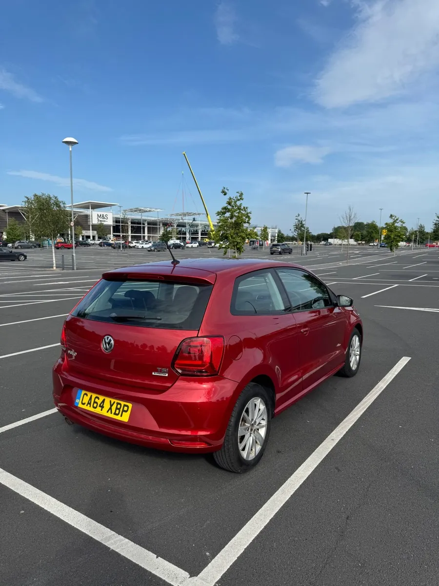 Volkswagen Polo 2015 - Image 2