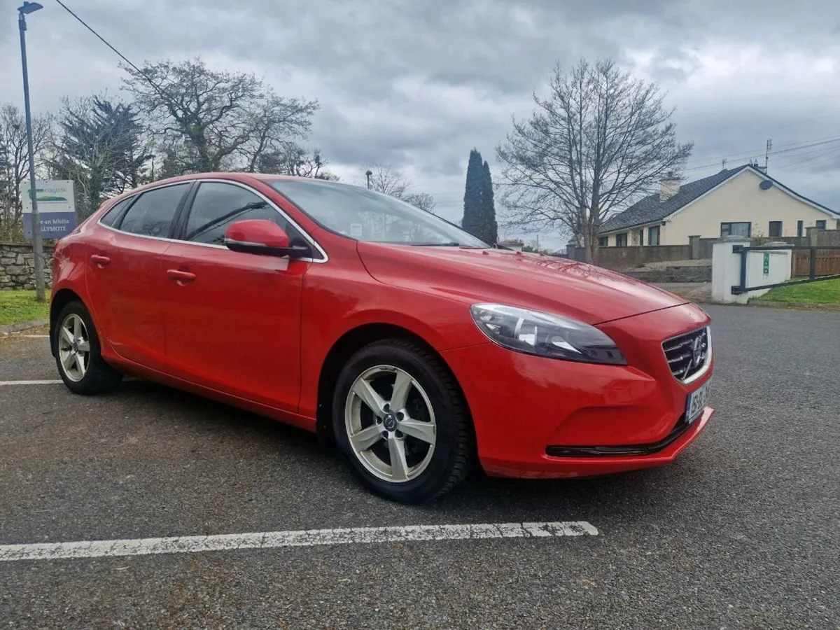 151 VOLVO V40 NCT 10/25 & TAXED 8/25 €9450 ono! - Image 1