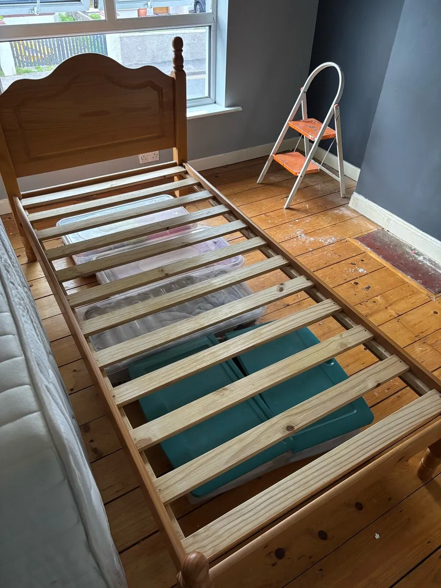 Single bedframe and mattress - Image 2