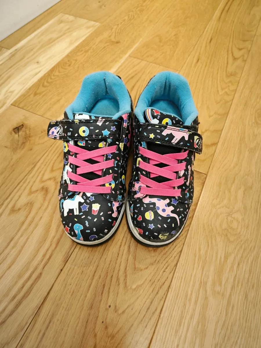 Kids Heelys shoes - size 2(UK) - Image 1