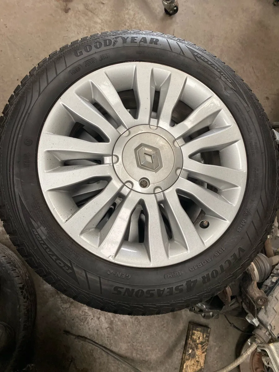 Set of allows with tyres Renault Clio 2011 - Image 3