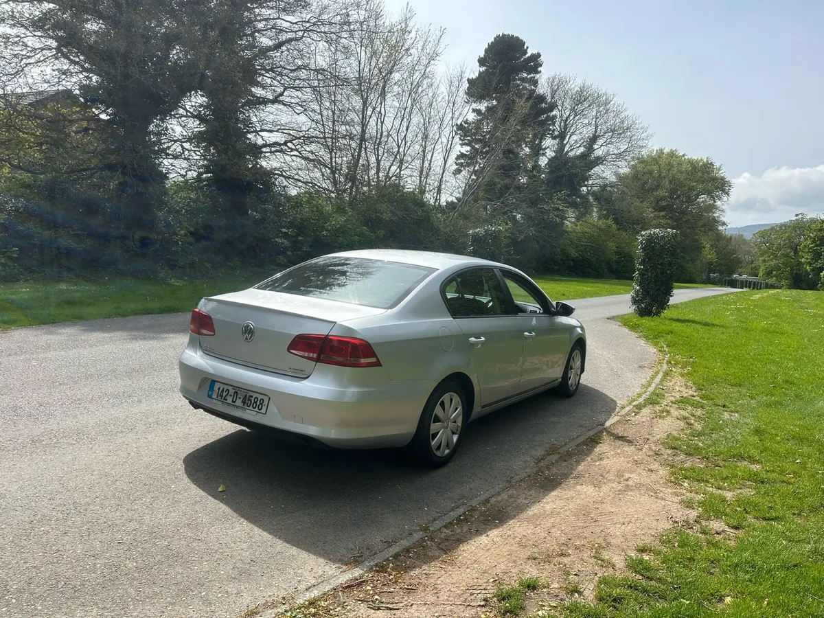 2014 Volkswagen Passat - Image 2