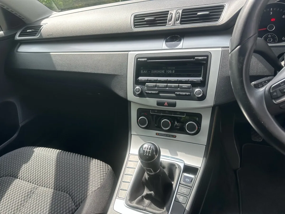 2014 Volkswagen Passat - Image 4