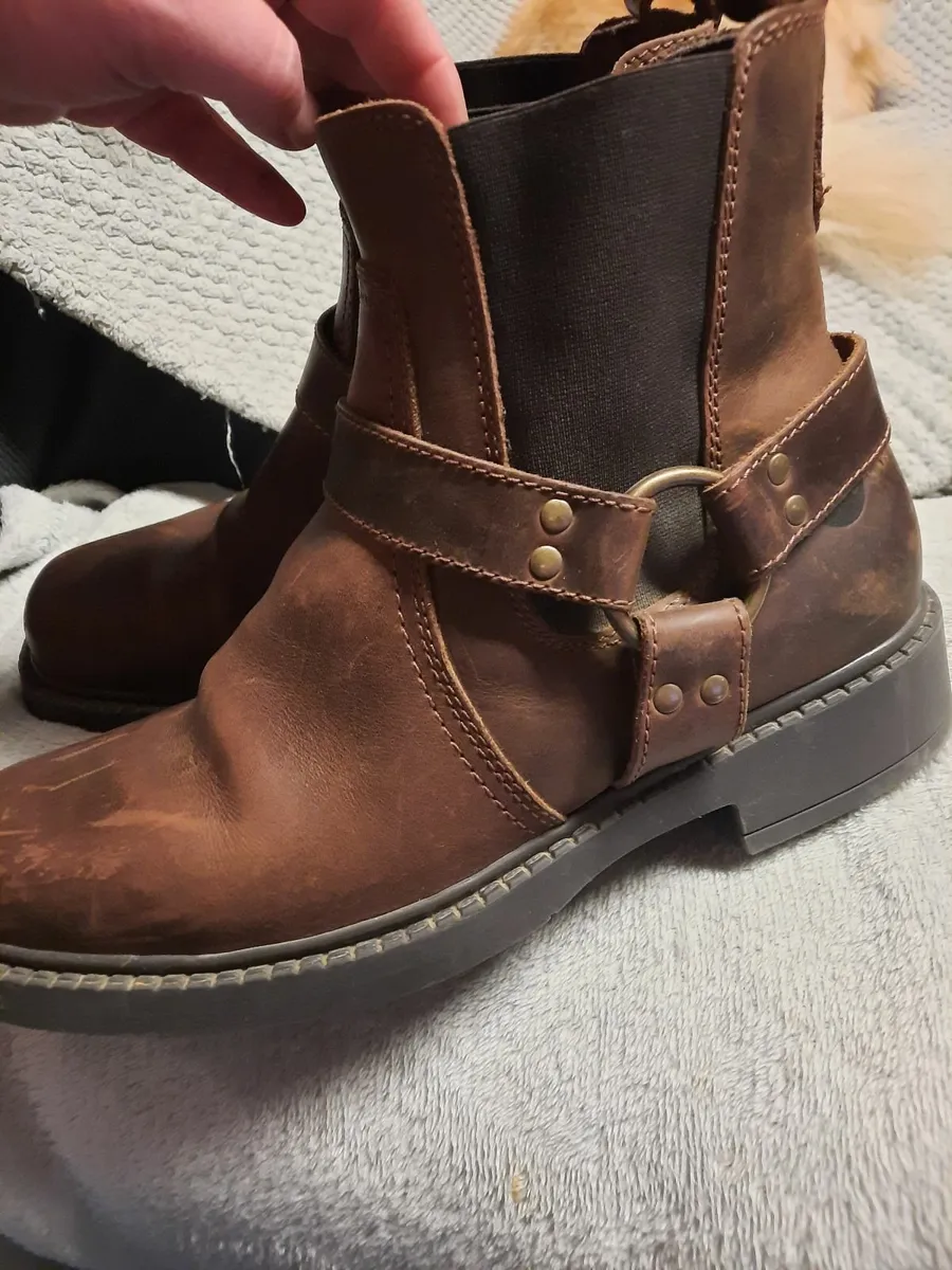 Boots - Image 1