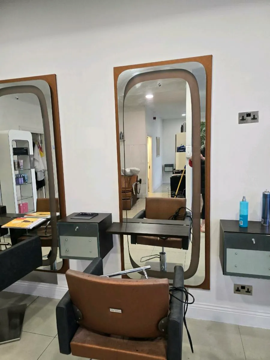 Hairdresser equipment - Image 2
