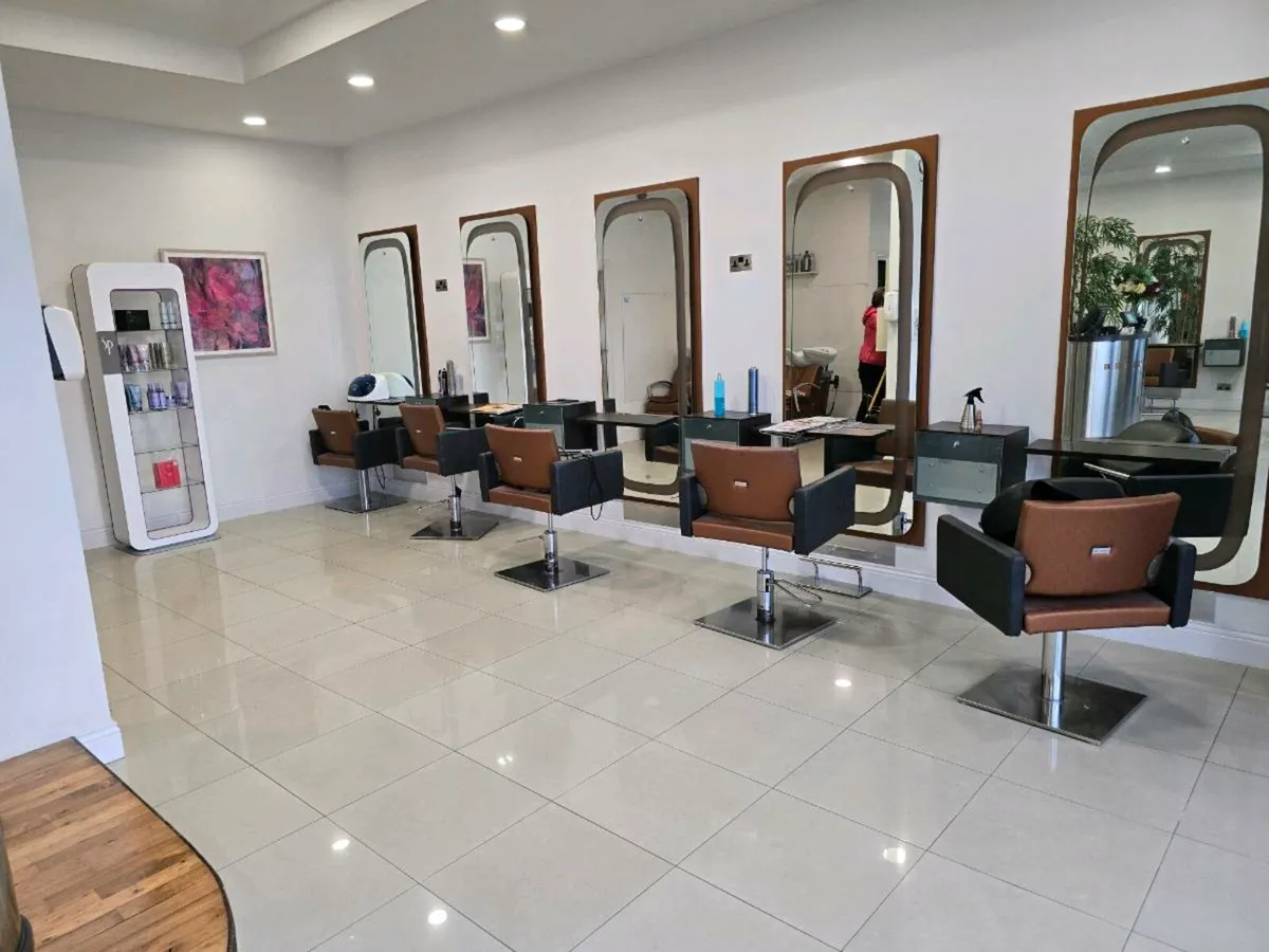 Hairdresser equipment - Image 4