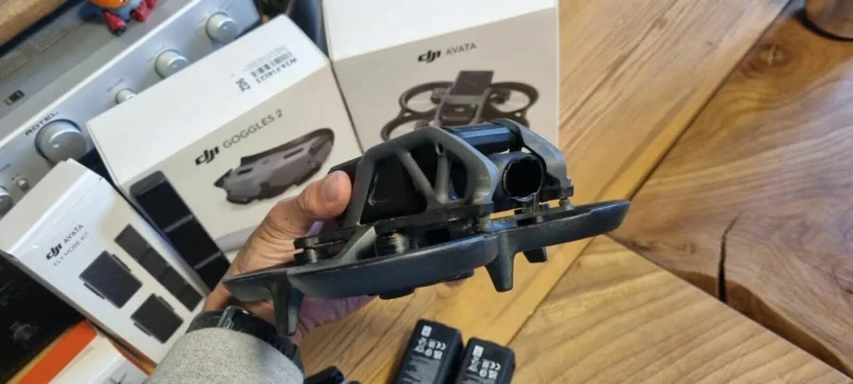 DJI Avata Fly More Combo Kit with Goggles 2 - Image 4