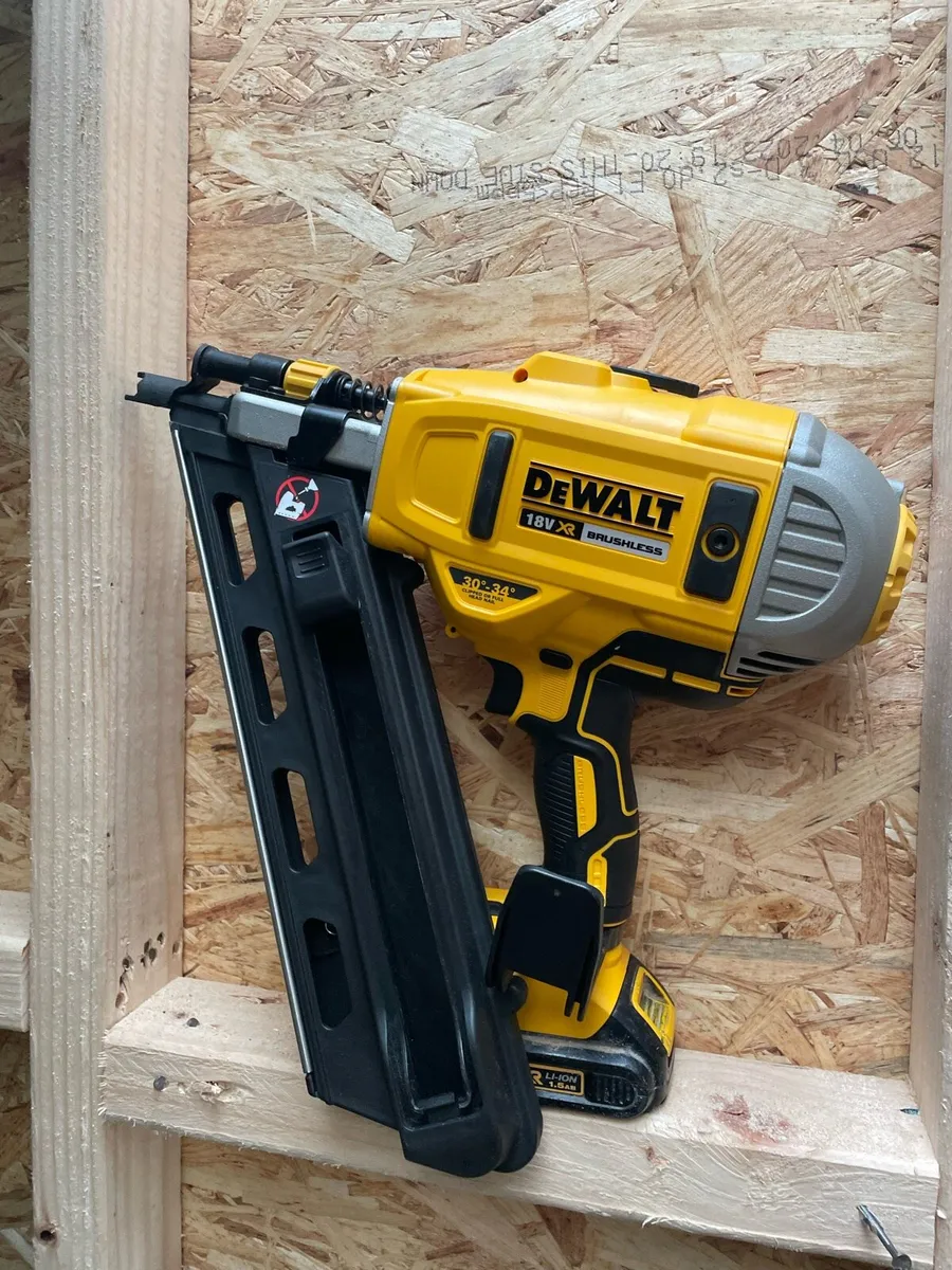 Dewalt 1st fix nail gun - Image 1