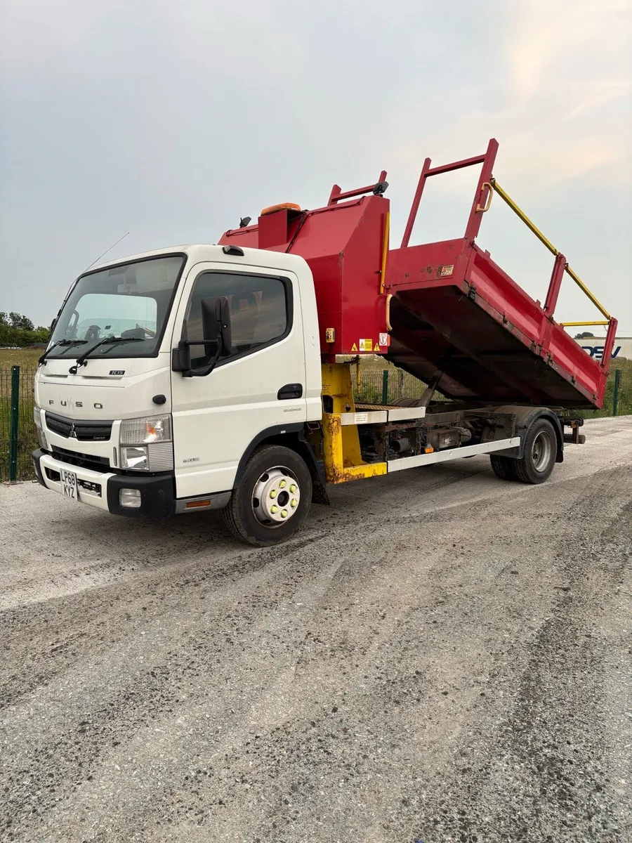 7.5tin  fuso tipper - Image 1
