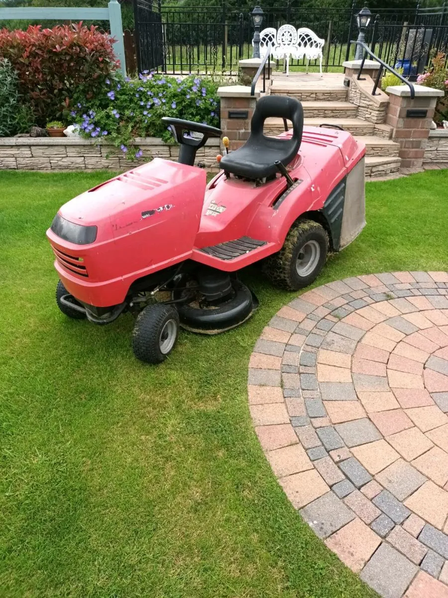 HONDA sit on mower - Image 1