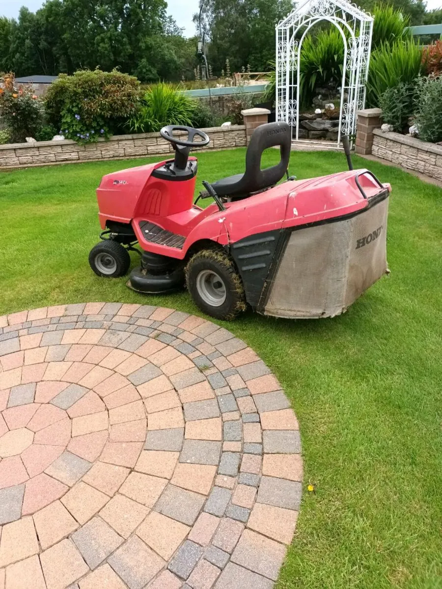 HONDA sit on mower - Image 2
