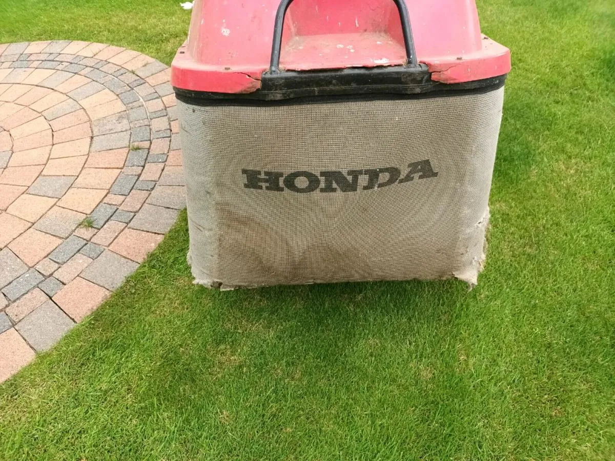 HONDA sit on mower - Image 3