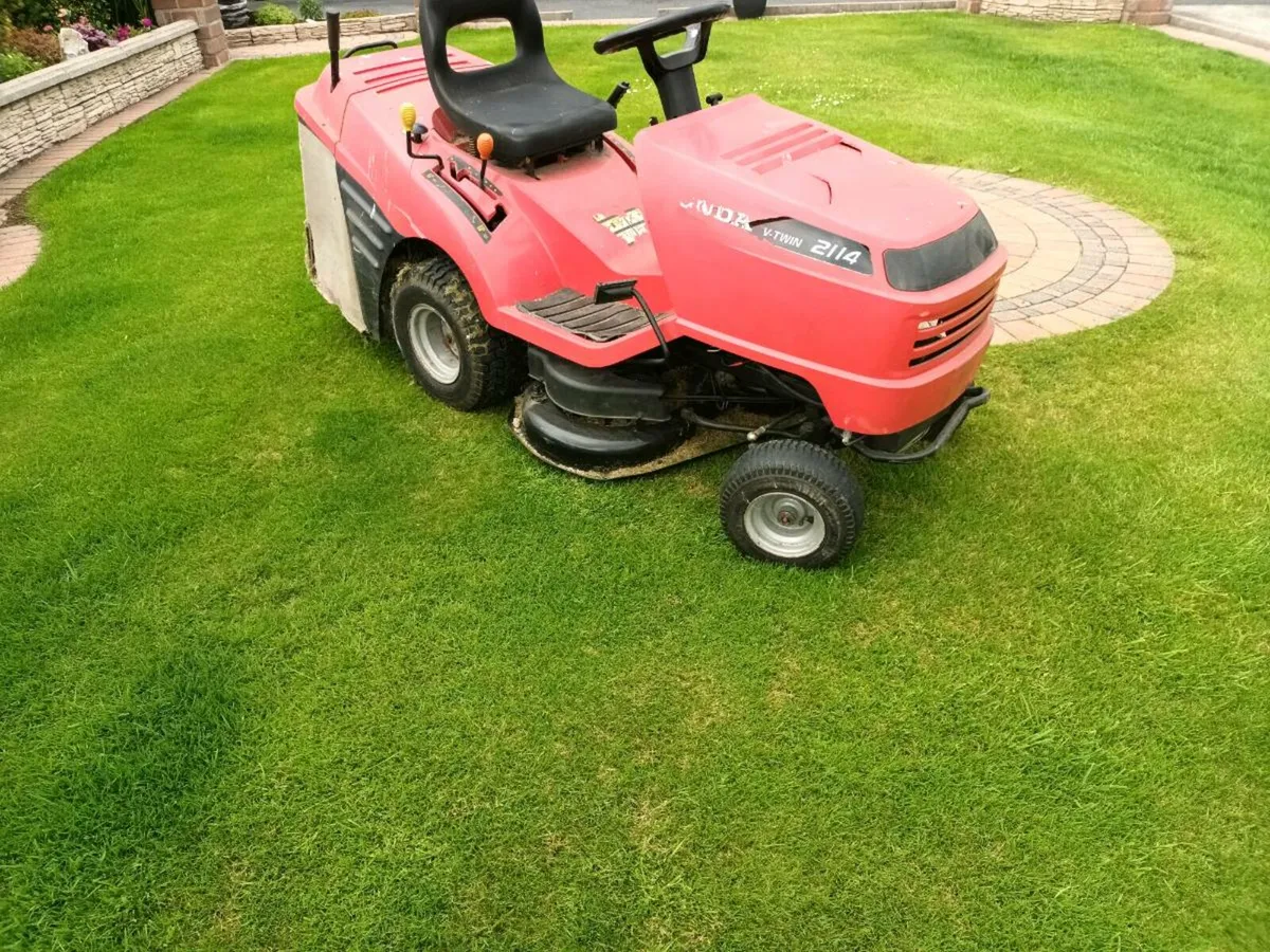 HONDA sit on mower - Image 4