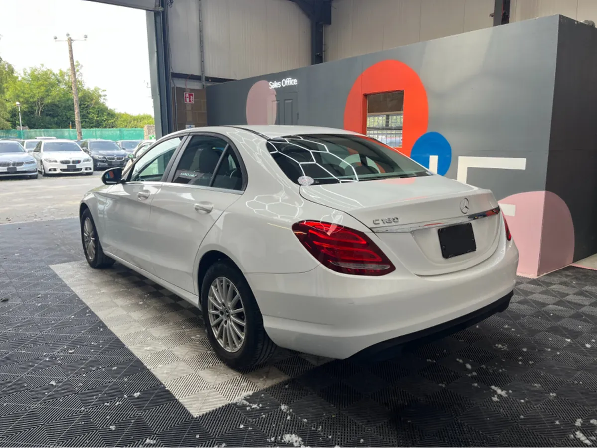 Mercedes-Benz C-Class C180 / 48k KMs / REVERSE CAM - Image 4