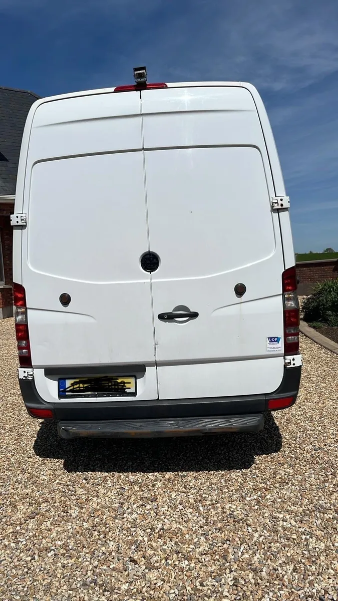 Mercedes Sprinter fir breaking - Image 3