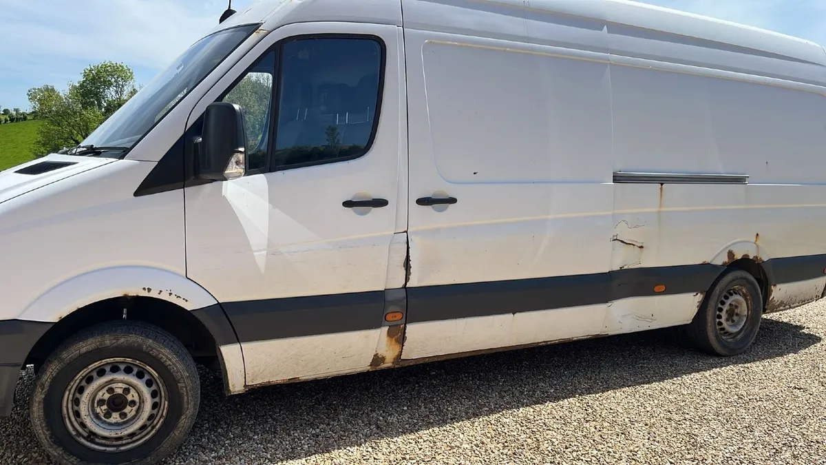 Mercedes Sprinter fir breaking - Image 4