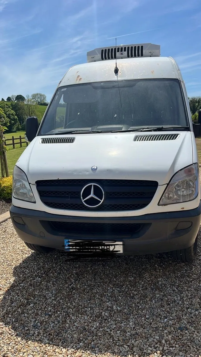 Mercedes Sprinter fir breaking - Image 1