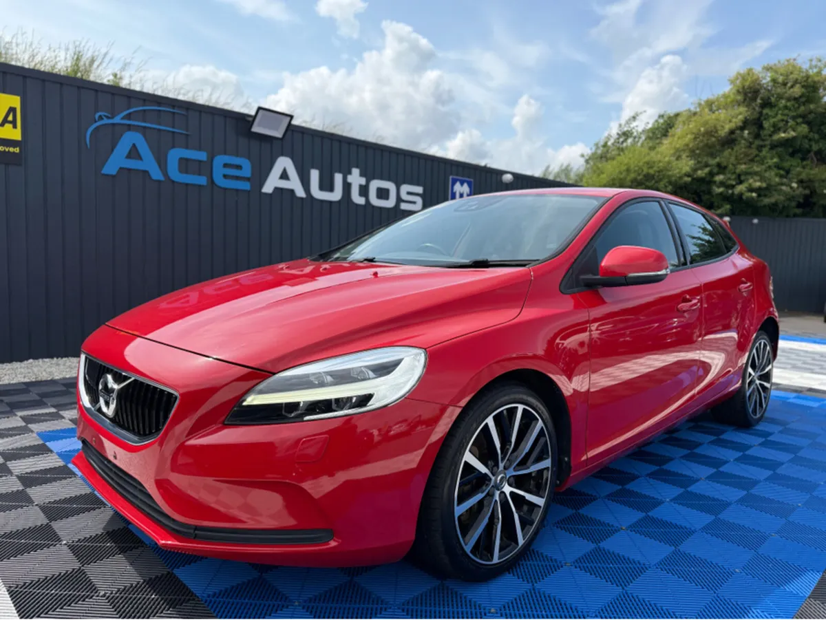 Volvo V40 MOMENTUM - 2.0L DIESEL - AUTO - 12M WARR - Image 2