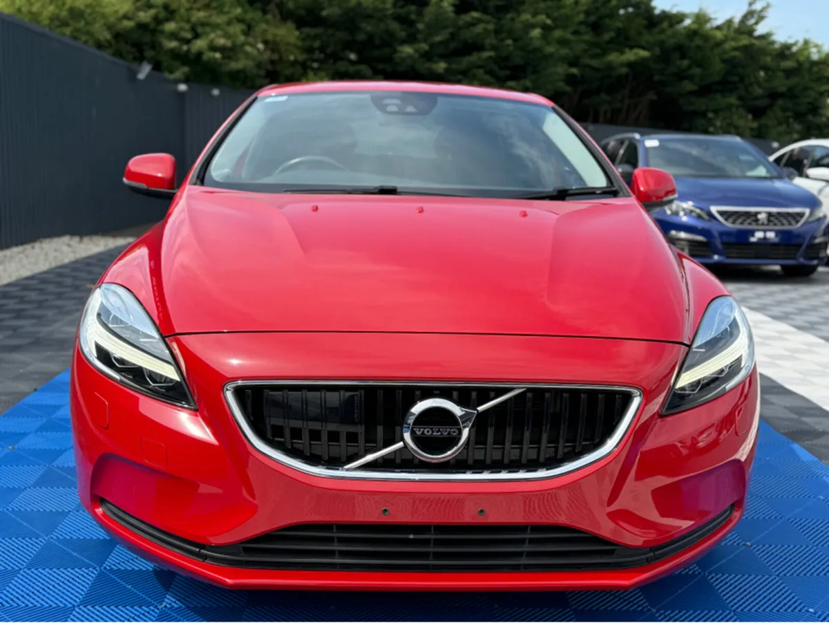Volvo V40 MOMENTUM - 2.0L DIESEL - AUTO - 12M WARR - Image 4