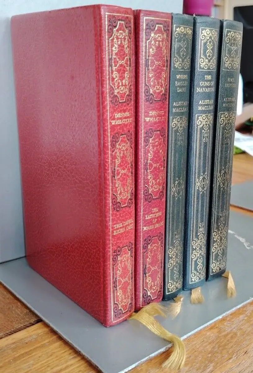 Vintage Books, Alister Maclean, Denis Wheatley - Image 2